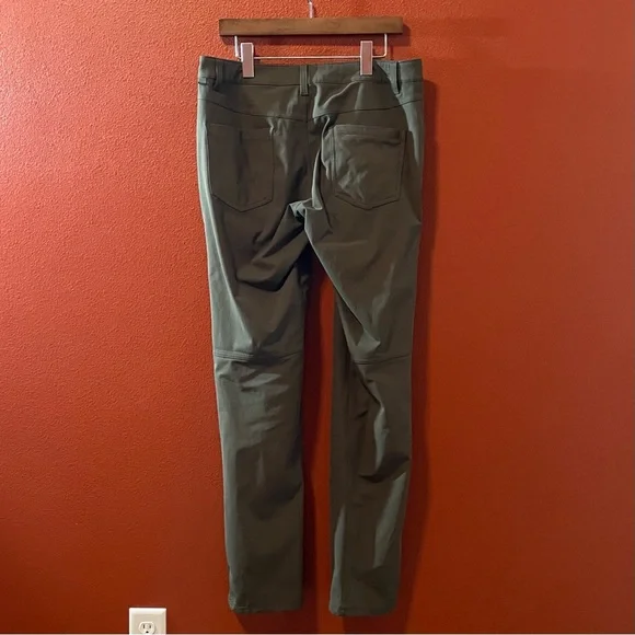 Lululemon Athletica Men’s ABC Classic Fit Dark Green Casual 5 Pocket‎ Pants